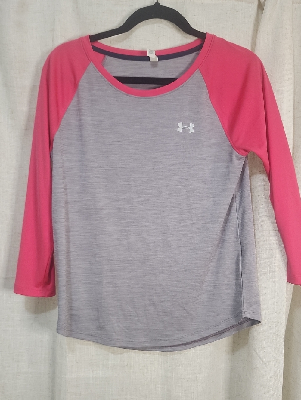 Under Armour Gray Body Pink Raglan Long Sleeve Athletic Top